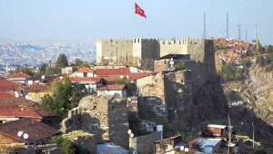 Турция не намерена отправлять войска в Сирию, заявил министр обороны