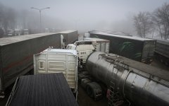 Проезд запрещен: кто пострадает от запрета транзита через Украину