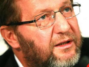 Альфред Кох объявлен в международный розыск  (Бывший вице-премьер заочно арестован по делу о контрабанде)