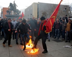 В Косово проходит многотысячный протест оппозиции с требованием отставки правительства