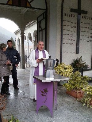 В Швейцарии прах Ренато Биалетти, основателя бренда кофеварок Bialetti, похоронили в кофеварке.