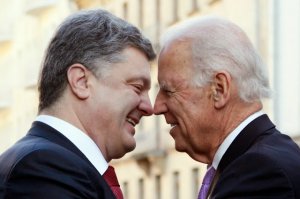 Порошенко и Байден по телефону обсудили дальнейшее «давление на Россию»