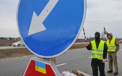 Украинские активисты остановили 13 российских фур с сопровождением