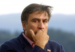 В прямом эфире. Саакашвили при разговоре с журналистами услышали песню Путина.