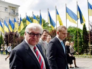 Запад толкает Украину на создание анклава