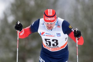 Российский лыжник Сергей Устюгов завоевал "золото" в гонке преследования на этапе КМ