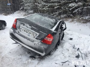 В ДТП на заснеженной трассе в районе Режа пострадало пять человек