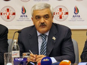 Азербайджан согласился на заморозку добычи нефти