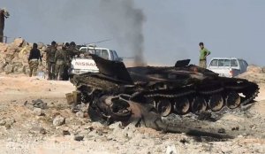 ВКС России уничтожили БМП и танк смертников ИГИЛ на «Дороге Жизни» Ханассер-Итрия (ВИДЕО 21+)