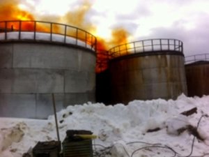 Красноуральск: пожар на химзаводе: горит резервуар с остатками кислоты