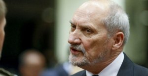 Польский министр обороны назвал смоленскую авиакатастрофу терактом