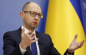 Яценюк призвал принять закон о невмешательстве в деятельность кабмина Украины