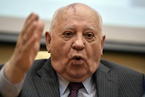 Горбачев предложил распустить ЛДПР из-за критики в его адрес