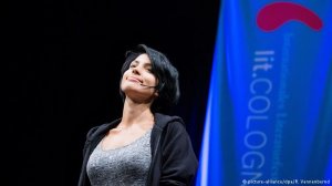 (Афтор, пишы исчо) Надежда Толоконникова представила в Кельне "Руководство по революции"