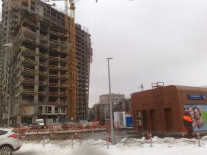 В Москве продолжается точечная застройка (без расширения проезжей части и без учёта мнения жителей).