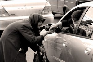 Число бедных в России выросло до максимума с 2006 года: уровень бедности в 2015 году составил 13,4 процента (в 2014 году - 11,2 процента)