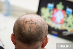 Свердловский депутат с татуировкой на лысине прославился на всю страну