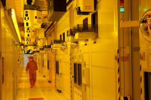 Intel сокращает производство вследствие низкого спроса на ПК