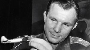 Леонов: Гагарин погиб из-за неосторожного маневра другого самолета