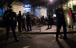 В Париже ликвидировали лагерь мигрантов у станции метро "Сталинград"