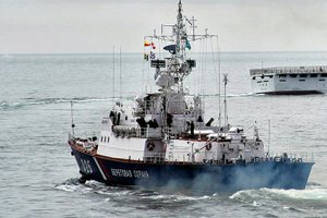 Украинские военнослужащие испугались российского рыболовного сейнера