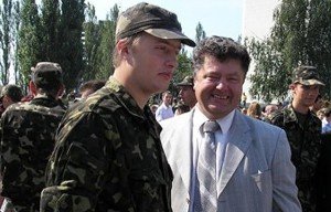 Порошенко наградил своего сына медалью «За отвагу» (видео)