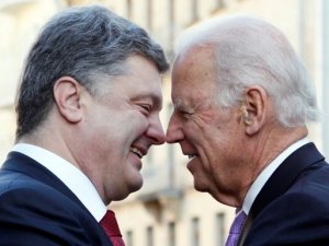 Байден пообещал Киеву $1 млрд после смены правительства