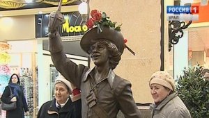 Михаил Боярский открыл в Уральской столице памятник Д'Артаньяну