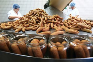 Акционеры Daimler разругались из-за сосисок