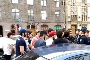 «Гайд-парк» для майданов: в центр Киева съехались азербайджанцы