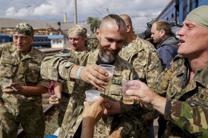Свыше сотни украинских военных погибли или травмировались из-за алкогольного опьянения