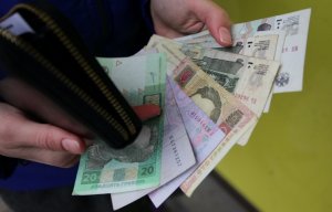 От Порошенко потребовали запретить обмен рубля на Украине
