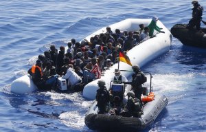 СМИ: в Средиземном море утонули более 400 мигрантов, пытавшихся достичь Европы