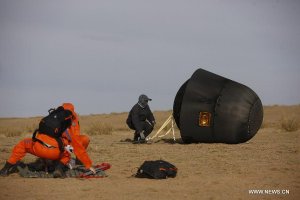 Спускаемый аппарат возвращаемого спутника "Шицзянь-10" приземлился в заданном районе