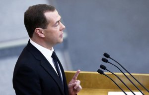 Медведев призвал ужесточить миграционное законодательство