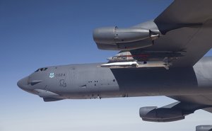 США впервые применили против ИГИЛ бомбардировщик B-52