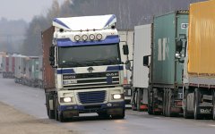 Россия ввела плату за проезд для перевозчиков из Латвии и Литвы