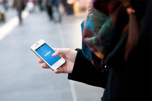 Европарламент запретит школьникам пользоваться соцсетями без согласия родителей