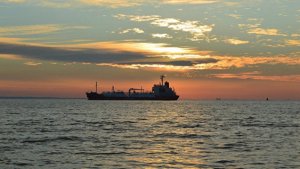 В Каспийском море загорелся российский танкер, экипаж эвакуирован