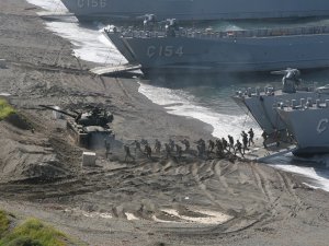 ВМС Турции провели масштабные учения по отработке высадки десанта на неподготовленное побережье