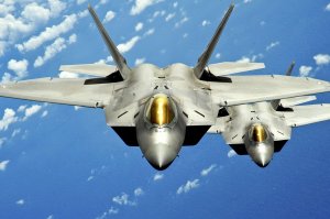 США начали размещать истребители F-22 на румынской базе в Черном море