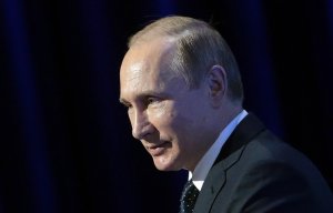 Путин считает информационные атаки на себя реакцией оппонентов на укрепление России(Президент прогнозирует новые информатаки на Москву в канун парламентских и президентских выборов)