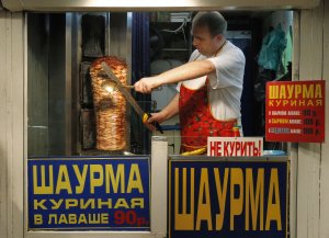 Шаурмагеддон отменяется: власти Москвы опровергли информацию о сносе палаток