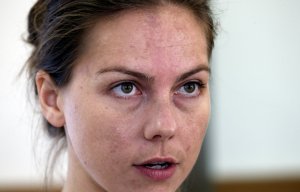 Сестра Савченко не покинула РФ и едет в консульство Украины  (Ранее Савченко объявили в розыск по уголовному делу об оскорблении судьи Верховного суда Грозного)