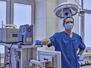 Робот-хирург превзошел человека при проведении стандартной операции по удалению опухоли в пищеварительном тракте. Он будет особенно востребован при удалении аппендицита и желчного пузыря