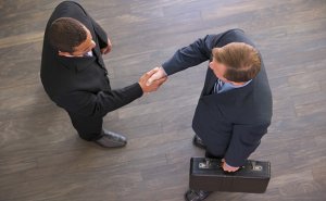 Россия возглавила рейтинг The Economist по «кумовскому капитализму» — связям бизнеса с государственными структурами. За ней располагаются Малайзия, Филиппины, Сингапур и Украина