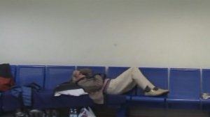 Французские ветераны рассказали, как их пытали украинские пограничники (Ночь ветераны провели в аэропорту на железных скамейках)