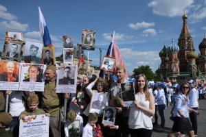«Бессмертный полк» в Москве объединил 700 тысяч участников