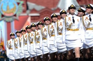 Daily Mirror: Главным оружием на параде 9 Мая стала путинская «армия в мини-юбках»