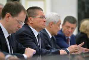 В Госдуме потребуют отставки Улюкаева из-за незнания школьных азов: "экономическое развитие невозможно в условиях снижения покупательной способности населения"